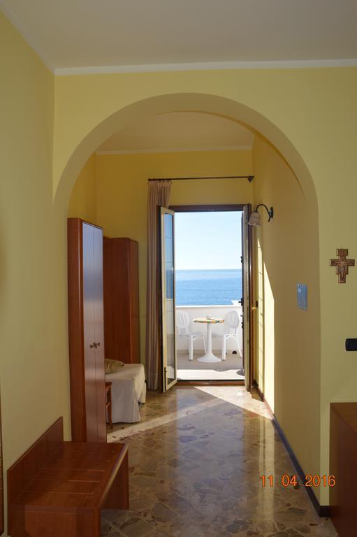 Mare E Sole Villa Urso Avola Room photo